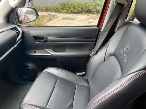 Toyota Hilux 2021 - Xe màu đỏ, 690tr