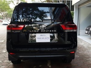 Toyota Land Cruiser 2022 - Xe màu đen, nhập khẩu