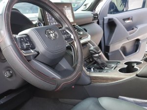 Toyota Land Cruiser 2022 - Xe màu đen, nhập khẩu