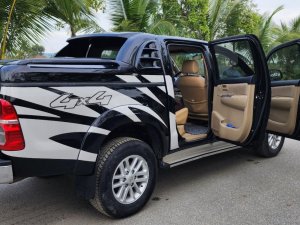 Toyota Hilux 2014 - xe màu đen, giá cực tốt