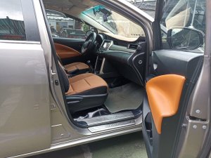 Toyota Innova 2018 - Xe màu xám