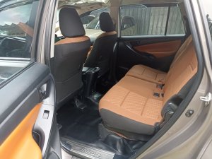 Toyota Innova 2018 - Xe màu xám