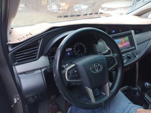 Toyota Innova 2018 - Xe màu xám