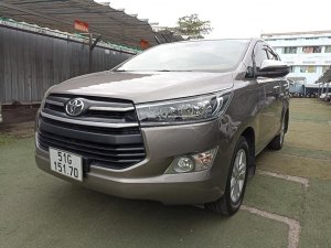 Toyota Innova 2018 - Xe màu xám