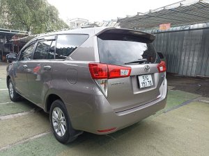 Toyota Innova 2018 - Xe màu xám