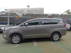 Toyota Innova 2018 - Xe màu xám