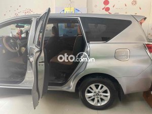 Toyota Innova Gia Đình cần bán  màu bạc 2017 2017 - Gia Đình cần bán innova màu bạc 2017