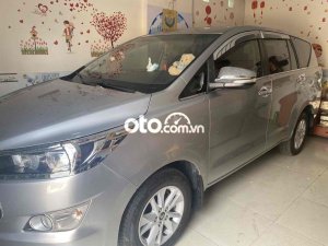 Toyota Innova Gia Đình cần bán  màu bạc 2017 2017 - Gia Đình cần bán innova màu bạc 2017