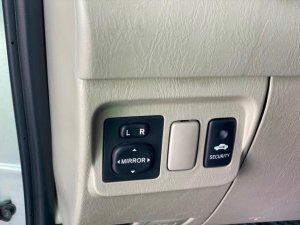 Toyota Innova 2010 - Màu bạc xe gia đình