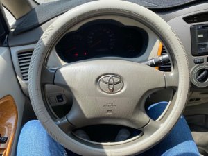 Toyota Innova 2010 - Màu bạc xe gia đình