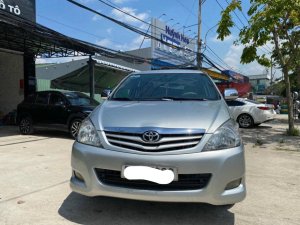 Toyota Innova 2010 - Màu bạc xe gia đình