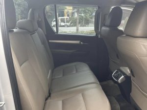 Toyota Hilux 2015 - Màu bạc, nhập khẩu nguyên chiếc chính chủ
