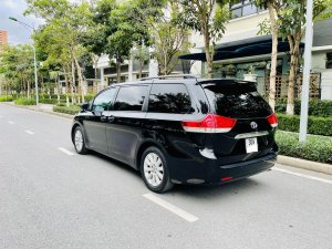 Toyota Sienna 2013 - Màu đen/nâu