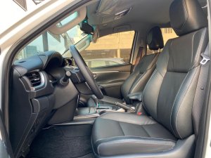 Toyota Fortuner 2022 - Máy xăng 2 cầu lăn bánh 12/2022, lướt 941km rẻ hơn xe mới 250tr