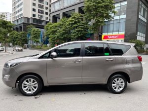Toyota Innova 2018 - Xe màu xám
