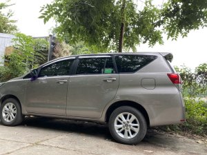 Toyota Innova 2018 - Xe màu xám
