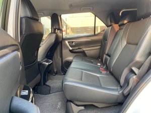 Toyota Fortuner 2022 - Máy xăng 2 cầu lăn bánh 12/2022, lướt 941km rẻ hơn xe mới 250tr