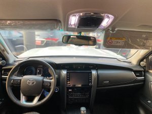 Toyota Fortuner 2022 - Máy xăng 2 cầu lăn bánh 12/2022, lướt 941km rẻ hơn xe mới 250tr