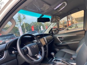 Toyota Fortuner 2022 - Máy xăng 2 cầu lăn bánh 12/2022, lướt 941km rẻ hơn xe mới 250tr