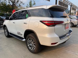 Toyota Fortuner 2022 - Máy xăng 2 cầu lăn bánh 12/2022, lướt 941km rẻ hơn xe mới 250tr