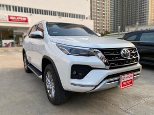 Toyota Fortuner 2022 - Máy xăng 2 cầu lăn bánh 12/2022, lướt 941km rẻ hơn xe mới 250tr