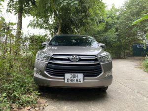 Toyota Innova 2018 - Xe màu xám