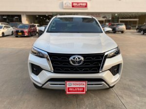 Toyota Fortuner 2022 - Máy xăng 2 cầu lăn bánh 12/2022, lướt 941km rẻ hơn xe mới 250tr