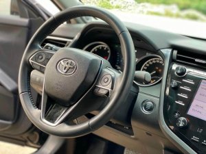 Toyota Camry 2020 - Màu đen, nhập khẩu nguyên chiếc