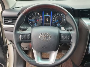 Toyota Fortuner 2017 - Màu trắng