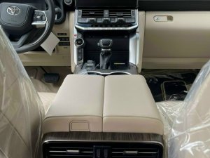 Toyota Land Cruiser 2022 - LC 300 facelift mới được nâng cấp nhiều trang bị