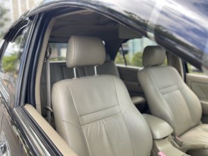 Toyota Fortuner 2011 - Màu đen, giá chỉ 425 triệu