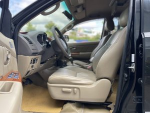 Toyota Fortuner 2011 - Màu đen, giá chỉ 425 triệu