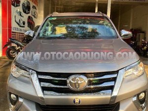 Toyota Fortuner 2020 - Màu bạc giá cạnh tranh