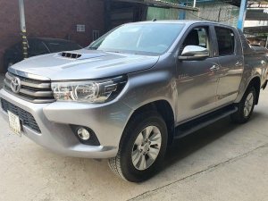 Toyota Hilux 2016 - Màu bạc, xe nhập