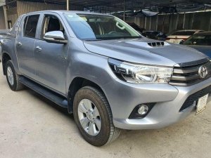 Toyota Hilux 2016 - Màu bạc, xe nhập