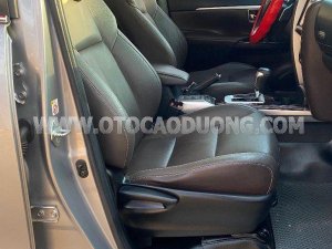 Toyota Fortuner 2020 - Màu bạc giá cạnh tranh