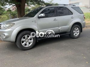 Toyota Fortuner Gia đình mua xe mới cần bán lại xe Fotuner 2010 2010 - Gia đình mua xe mới cần bán lại xe Fotuner 2010