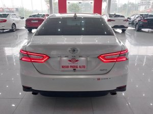 Toyota Camry 2020 - Xe màu trắng