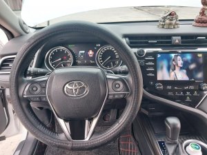Toyota Camry 2020 - Xe màu trắng