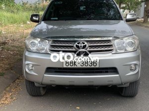 Toyota Fortuner Gia đình mua xe mới cần bán lại xe Fotuner 2010 2010 - Gia đình mua xe mới cần bán lại xe Fotuner 2010