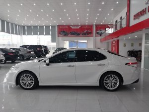 Toyota Camry 2020 - Xe màu trắng