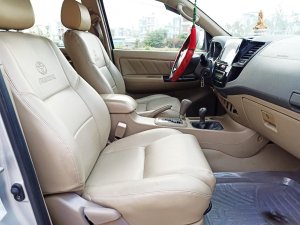 Toyota Fortuner 2011 - Bán rẻ xe biển vip 1 chủ zin a-z, bản full độ options rất đẹp