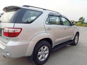 Toyota Fortuner 2011 - Bán rẻ xe biển vip 1 chủ zin a-z, bản full độ options rất đẹp