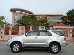 Toyota Fortuner 2011 - Bán rẻ xe biển vip 1 chủ zin a-z, bản full độ options rất đẹp