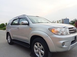 Toyota Fortuner 2011 - Bán rẻ xe biển vip 1 chủ zin a-z, bản full độ options rất đẹp