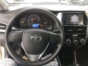Toyota Vios 2020 - Xe màu bạc số sàn, giá 550tr