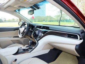 Toyota Camry 2020 - Odo chạy 4v km
