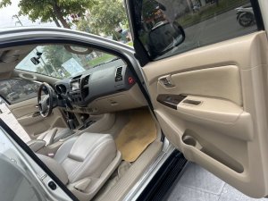 Toyota Fortuner 2011 - Màu bạc, nhập khẩu nguyên chiếc