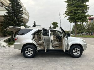 Toyota Fortuner 2011 - Màu bạc, nhập khẩu nguyên chiếc