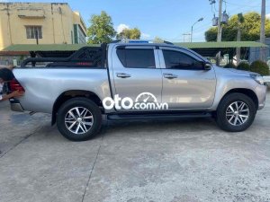 Toyota Hilux cần bán xe  bán tải 2015 màu bạc 2015 - cần bán xe toyota bán tải 2015 màu bạc